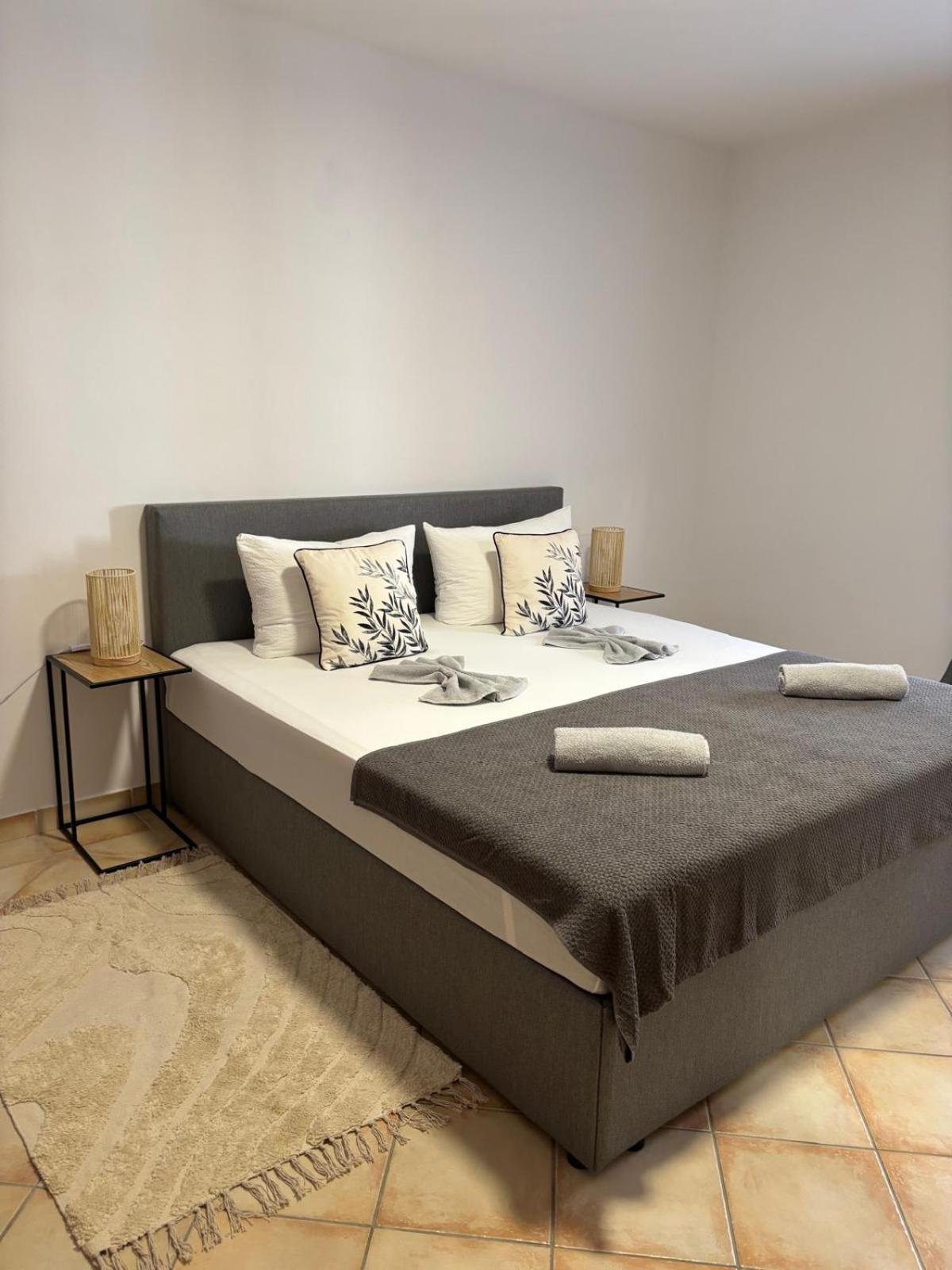 Ivanic Apartman Vir